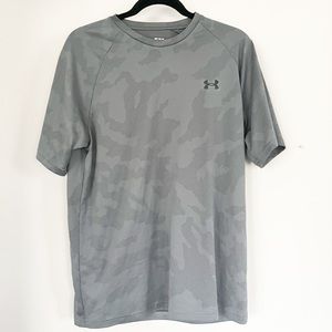 Under Armour T-shirt, loose, fit, medium